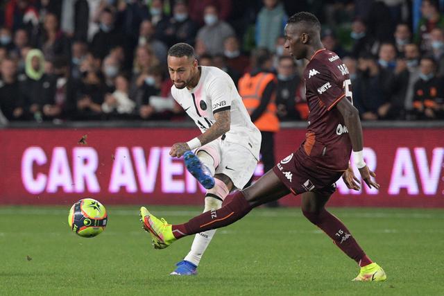 琼斯34+13+10新疆不敌深圳 沈梓捷12+8+5帽